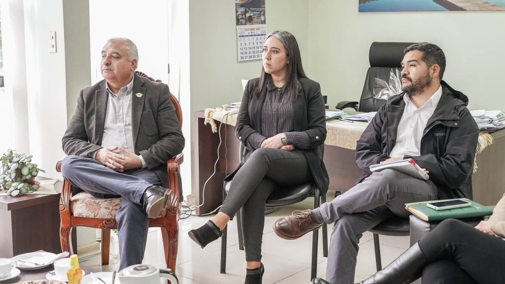 Alcalde de Contulmo recibe a la nueva directora regional de CONADI